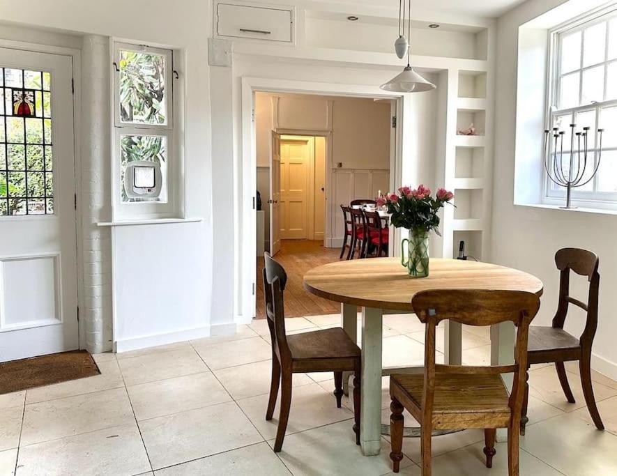 Large Georgian House In Heart Of Exeter Villa Exterior foto